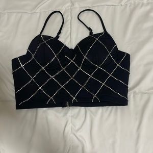 💰Large Crop top (Never worn) Built in bra